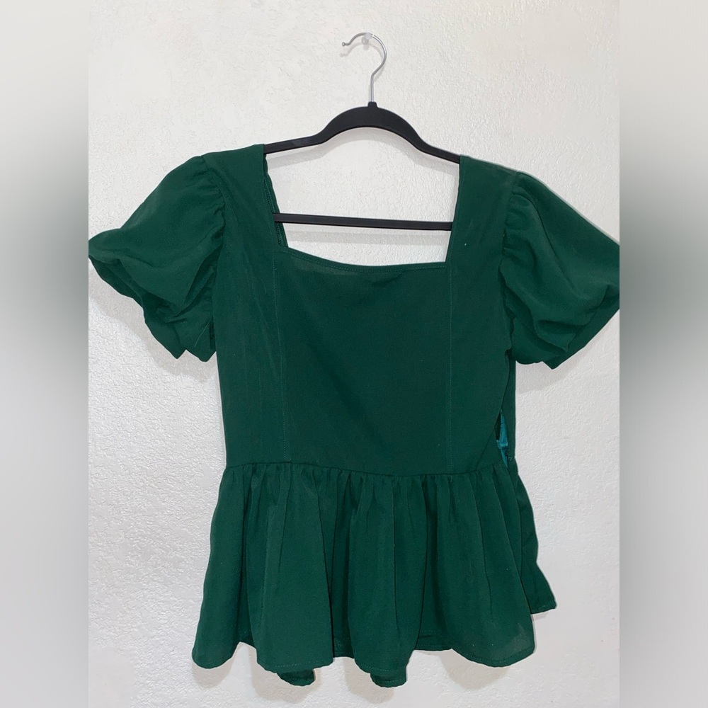 •green blouse•